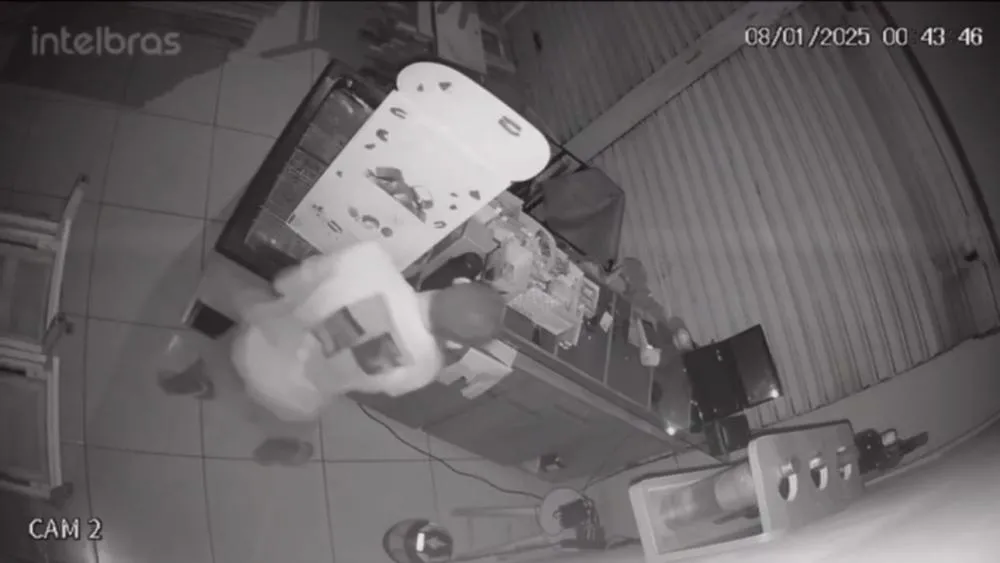 Indivíduo arromba restaurante em Brumado e furta dinheiro do caixa