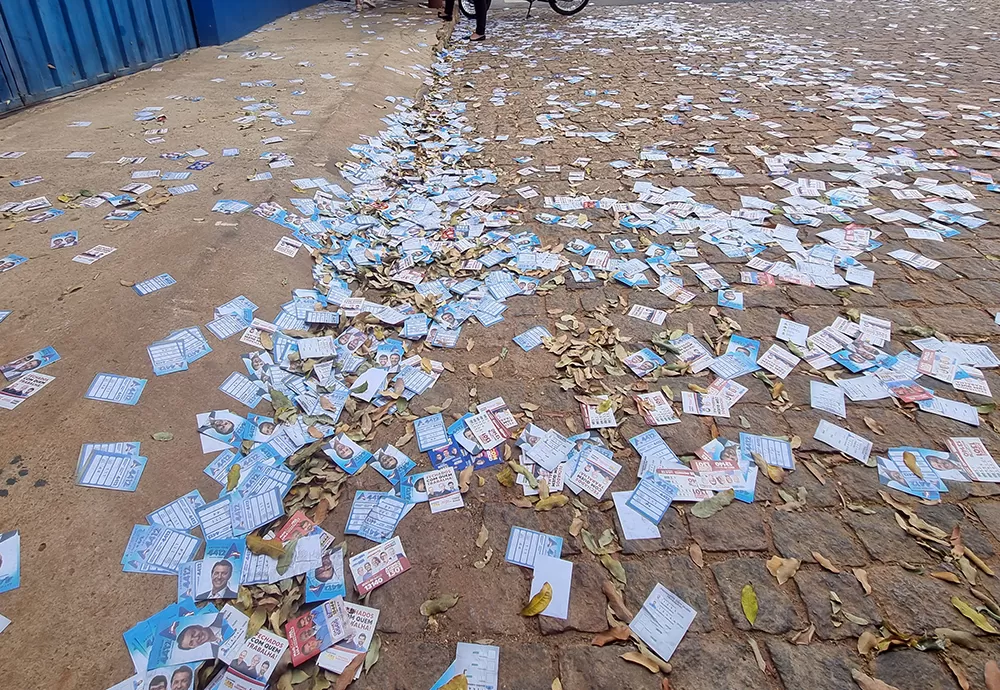Eleições 2024: Se não causar poluição visual, distribuição de santinhos em feiras livres é permitida