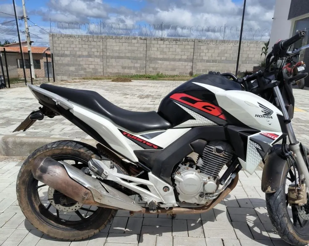 CIPRv/Brumado apreende motocicleta com restrição de furto em Aracatu