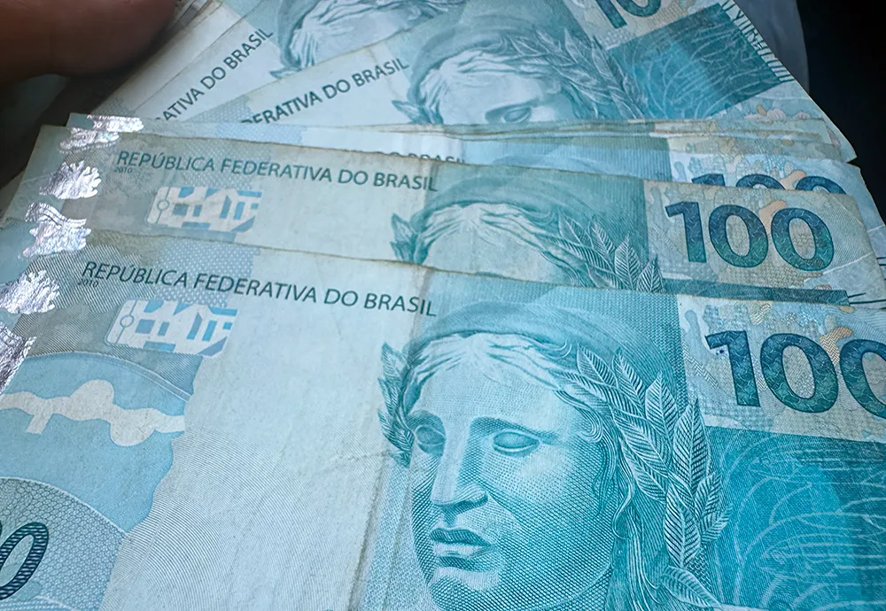 Aposentados e pensionistas do INSS podem consultar antecipação do 13º