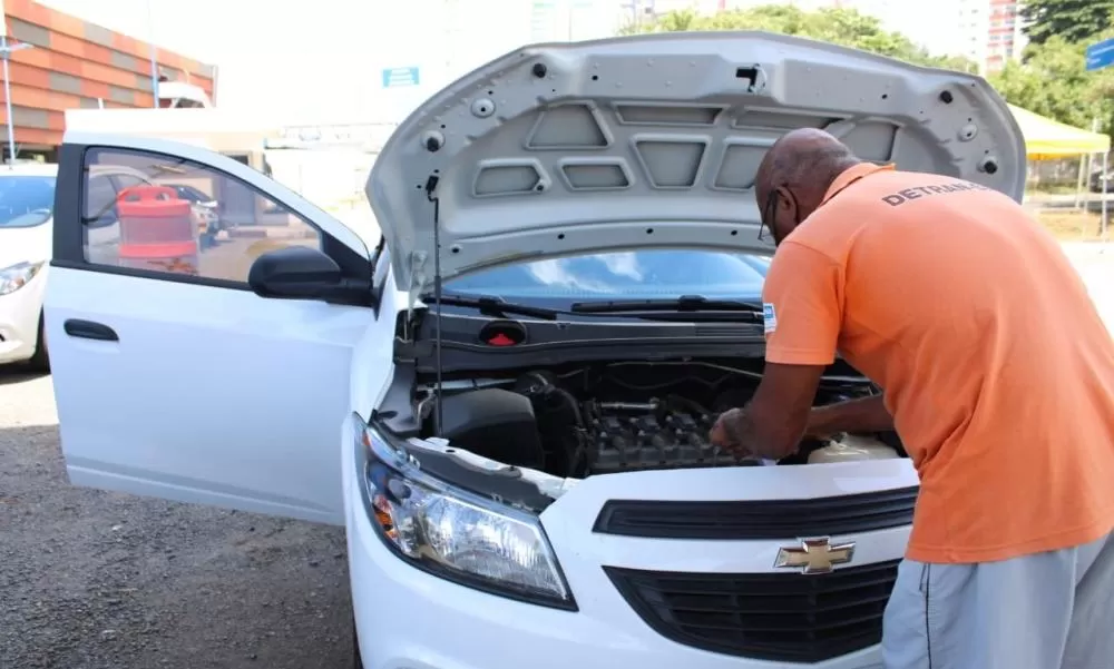 Motoristas e pedestres devem redobrar atenção nos períodos festivos, alerta especialista do Detran-BA