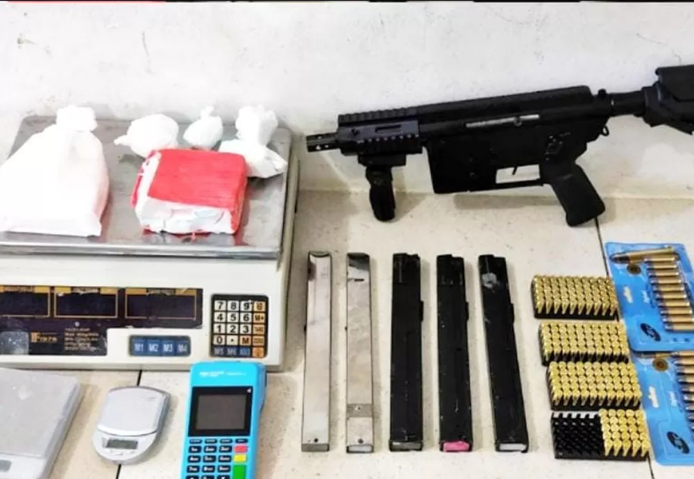 Submetralhadora é apreendida com traficante em Vitória da Conquista