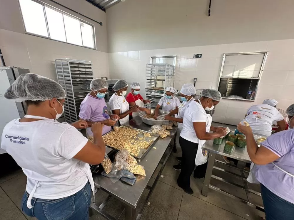 Oficina de processamento de derivados de mandioca capacita comunidade rural para diversificação produtiva em Caculé