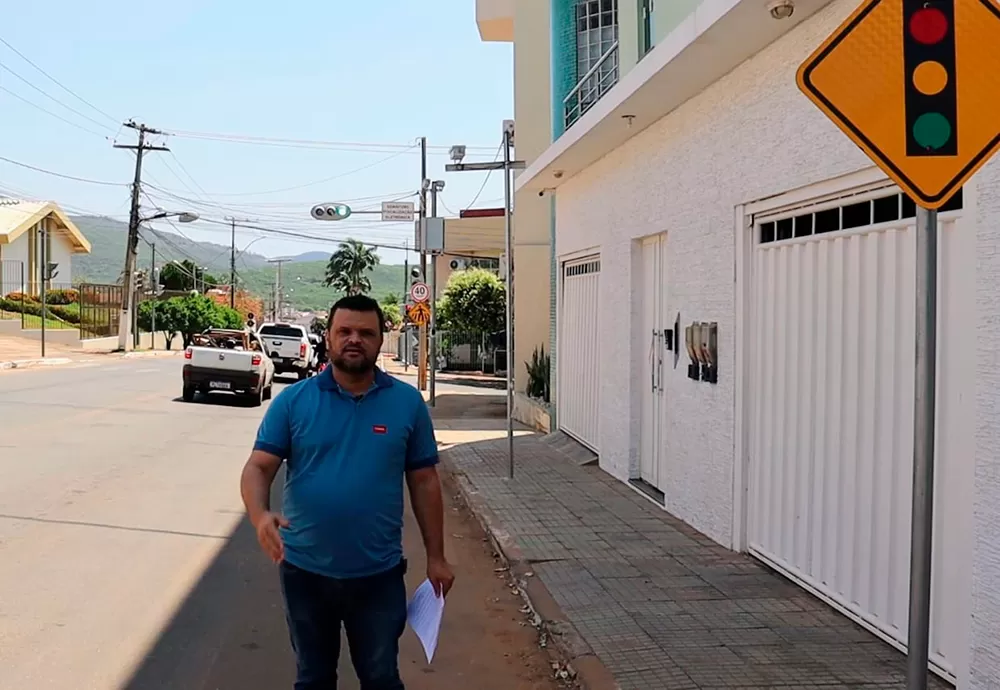 Brumado: Projeto do Vereador Amarildo estipula funcionamento de Semáforo amarelo intermitente após as 22h