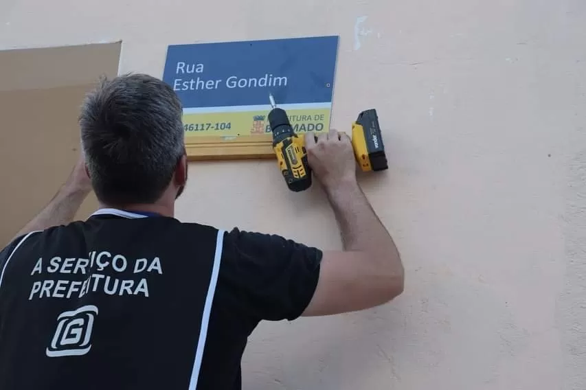 Brumado: Prefeitura realiza cadastramento imobiliário e instalação das placas