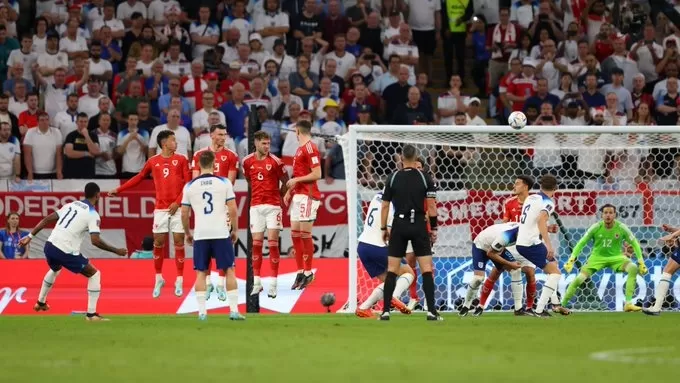 Jovens brilham, Inglaterra bate Gales e avança em 1º lugar no Grupo B