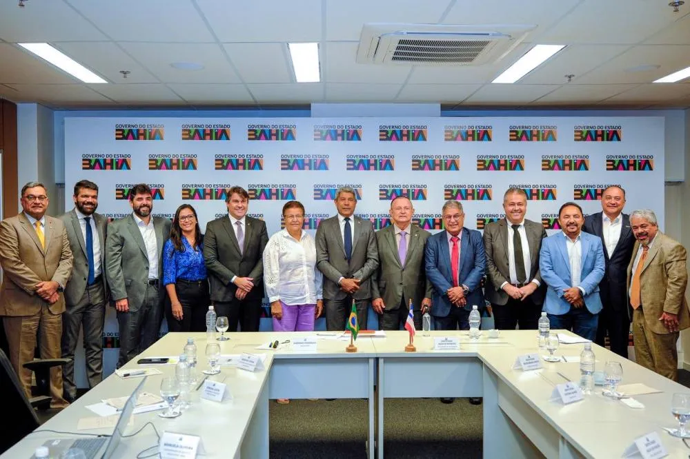 Governador Jerônimo Rodrigues se reúne com líderes de bancada da Alba
