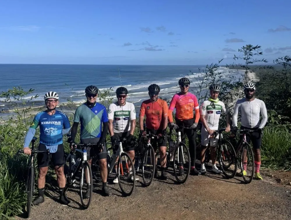 Ciclistas de Brumado encaram desafio de 460 km até Ilhéus enfrentando chuva, perigos e superação