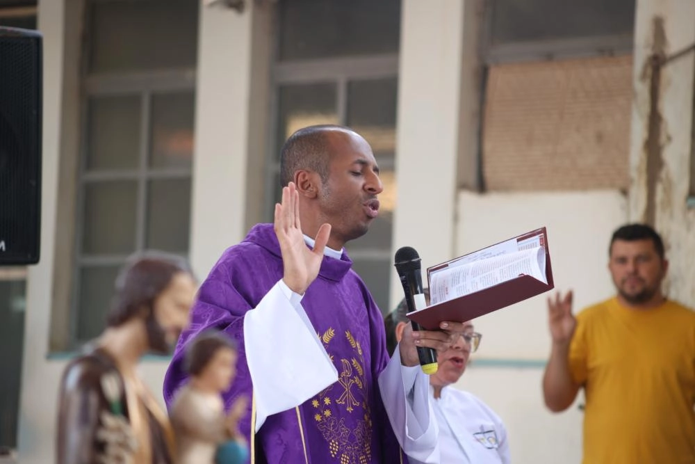 Brumado: Missa em ação de graças reúne colaboradores e comunidade no Hospital Municipal Magalhães Neto