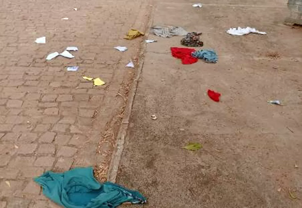 Mulher causa tumulto ao invadir casa da ex-sogra e jogar roupas do ex-marido na rua em Brumado