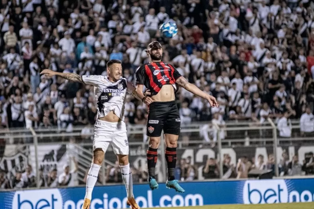 Vitória reage após sofrer dois gols e volta de Campinas com um ponto