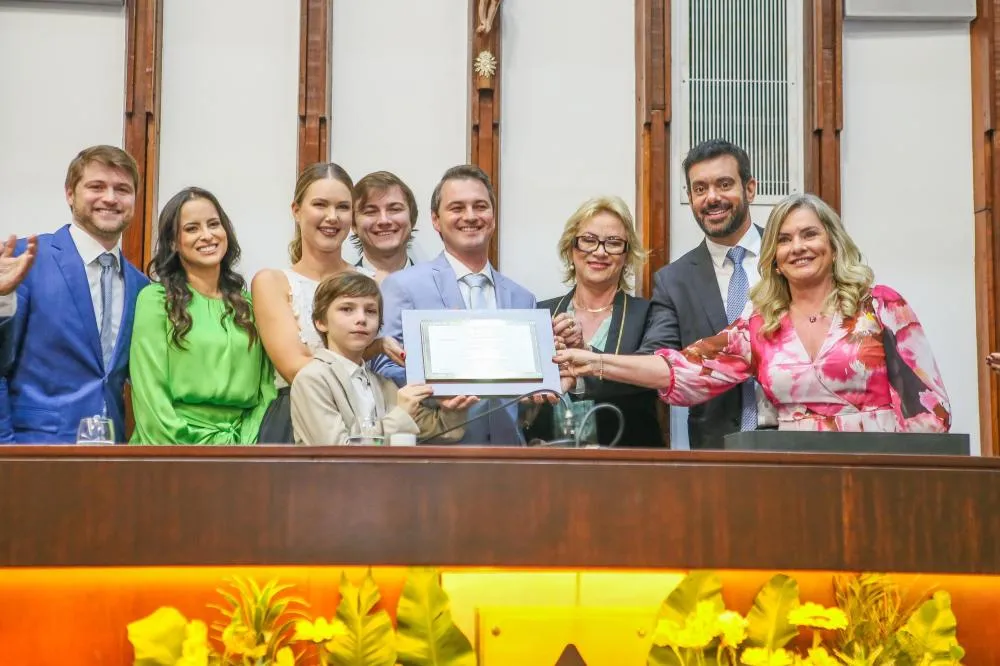 Ivana Bastos diz que Assembleia educa pelo exemplo quando reconhece mérito de quem empreende