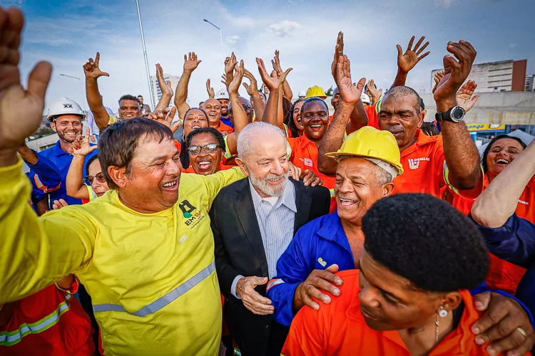 Lula celebra aprovação de lei que isenta milhões de trabalhadores do IR, 'Vitória da justiça tributária'