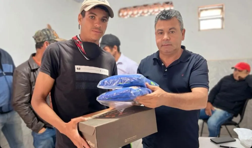 Prefeitura de Barra da Estiva inicia entrega de EPIs e uniformes para equipe da coleta de lixo