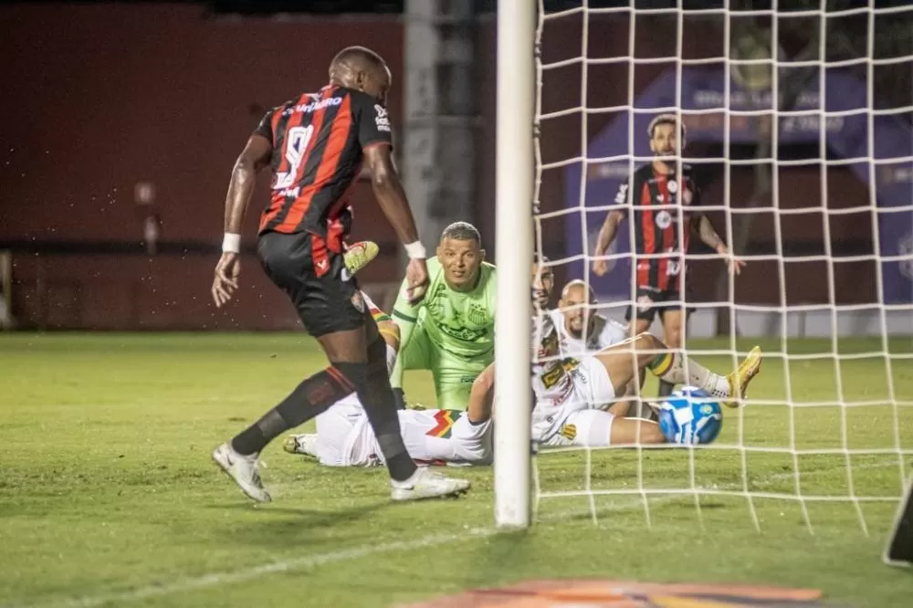 Vitória volta a vencer e pula para a terceira colocação no Brasileiro Série B 
