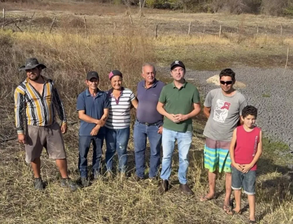 Fabrício Abrantes assina ordem de serviço para limpeza de barragens em São Felipe, distrito de Arrecife