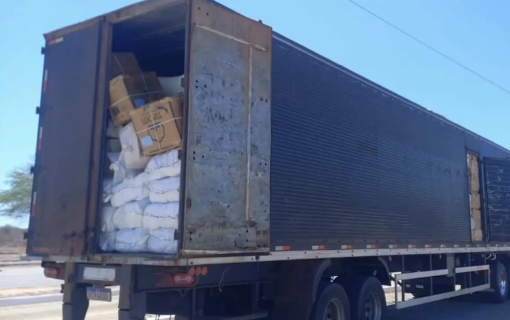 CIPRv/Brumado intercepta caminhão com mercadorias irregulares avaliadas em R$ 666 mil