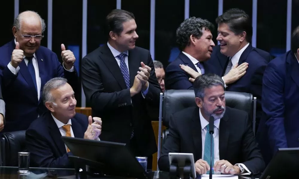 Câmara dos Deputados aprova reforma tributária em segundo turno