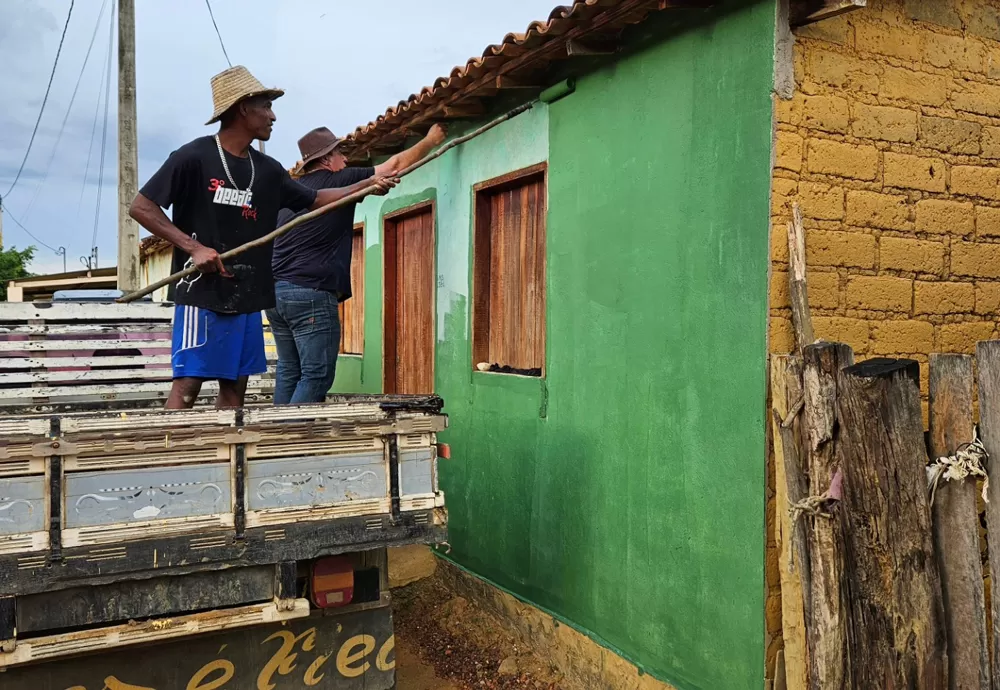 Barra da Estiva: Deputado Marquinho Viana promove mutirão de pintura na comunidade de Ponto Velho