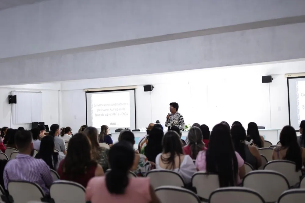 Professores da rede municipal de ensino participam de encontro ‘Alfabetização em Roda – Vozes de Brumado’