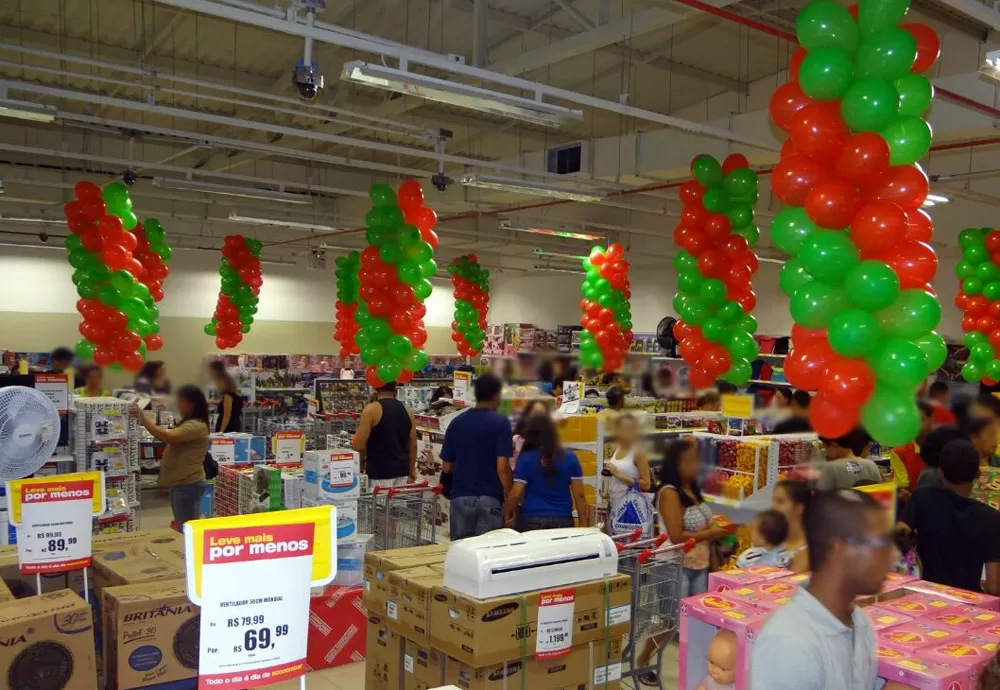 Comércio varejista cai 0,1% de janeiro para fevereiro