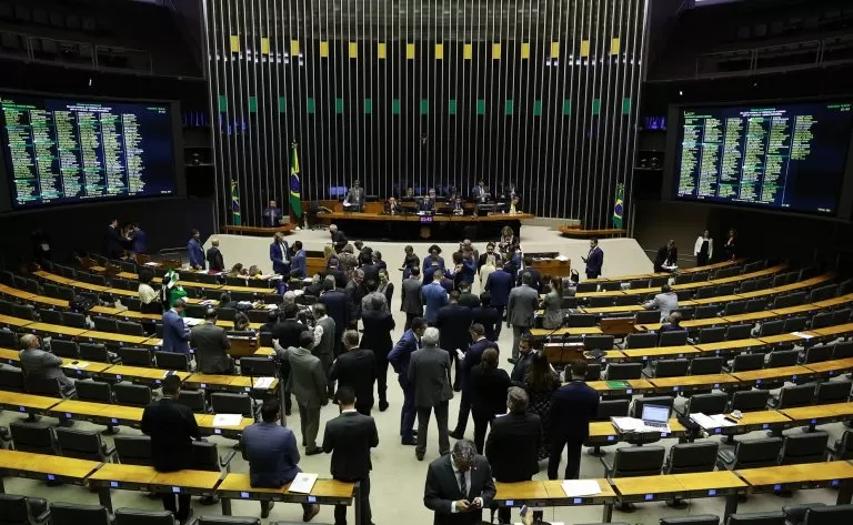 Câmara dos Deputados aprova punição a quem se recusar a abrir conta ou conceder crédito a pessoa politicamente exposta