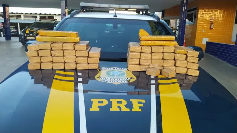 No Sudoeste da Bahia, PRF apreende drogas e executa mandado de prisão