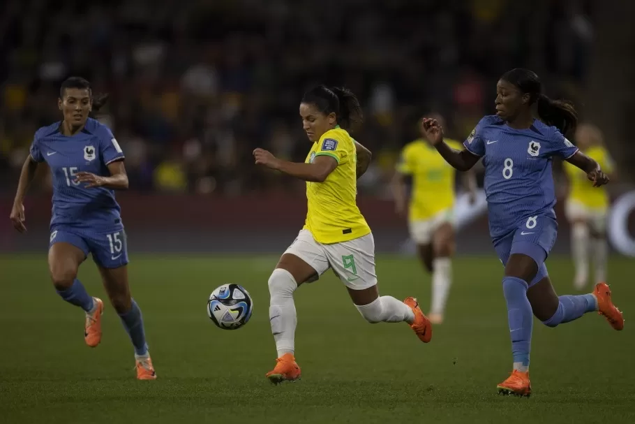 Seleção Brasileira perde para a França e decide vaga na quarta para o mata-mata da Copa do Mundo