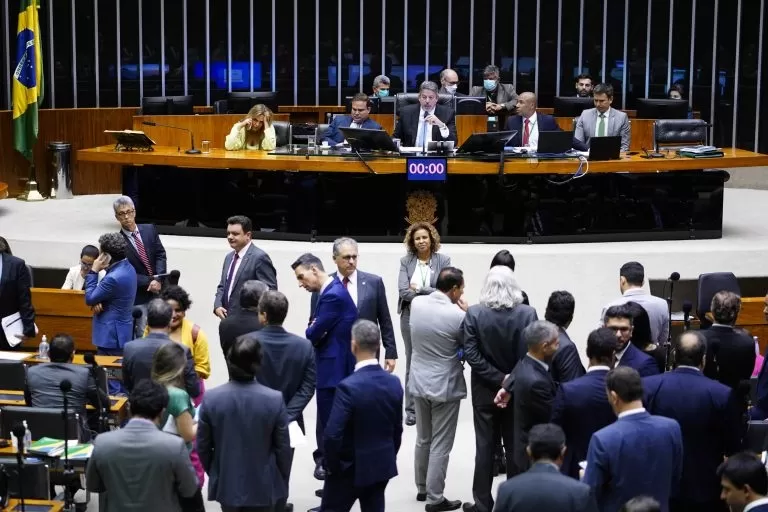 Câmara dos Deputados aprova PEC da Transição em segundo turno; texto volta ao Senado