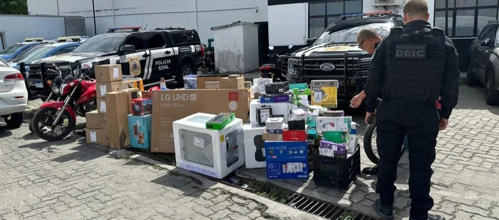 Motorista é preso por desvio de cargas de plataforma de e-commerce e mercadorias são apreendidas em Feira de Santana