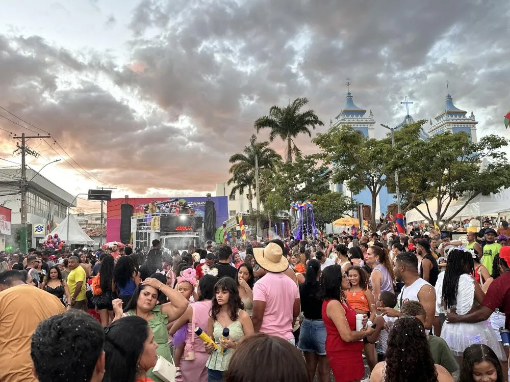 CarnaKids leva alegria e fantasia ao circuito do Carnaval de Brumado