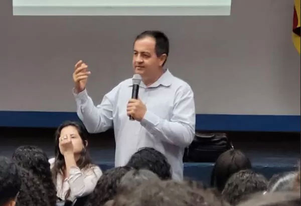 Brumado: Alunos do CEEP participaram de palestra ministrada pelo juiz Genivaldo Guimarães