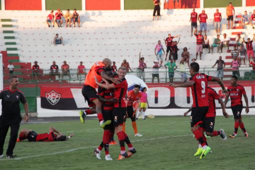Vitória vence Bahia de Feira e mantém liderança com 100% de aproveitamento no Baianão