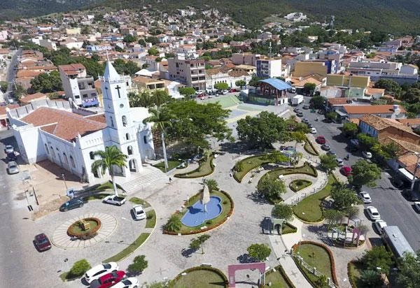 MP recomenda ao Município de Macaúbas retirada de nomes de pessoas vivas de bens públicos