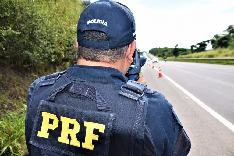 Mais de 1.600 veículos acima da velocidade foram flagrados durante o feriado do Dia do Trabalho nas rodovias federais da Bahia