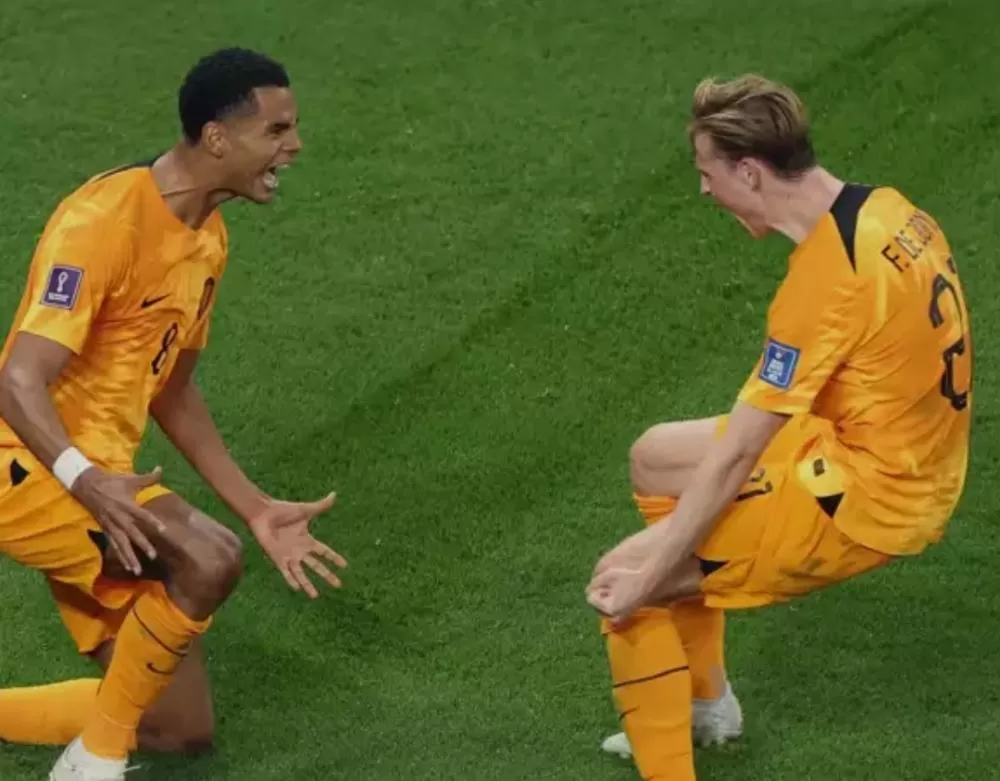 Holanda estreia com vitória de 2 a 0 sobre Senegal