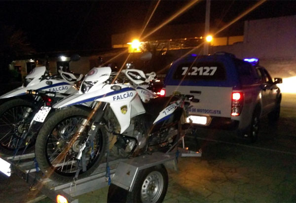 Dupla em posse de arma branca na Praça da Prefeitura foi detida em Brumado