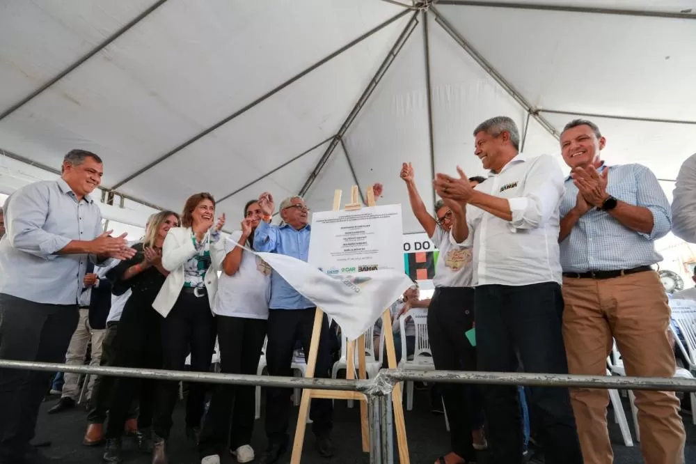 Jerônimo lança Programa Centrais de Águas da Bahia e inaugura primeira unidade em Caetité; pacote de obras foi entregue e anunciado no município