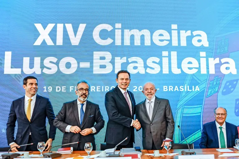 Brasil e Portugal celebram 200 anos de amizade com 20 acordos assinados em cúpula