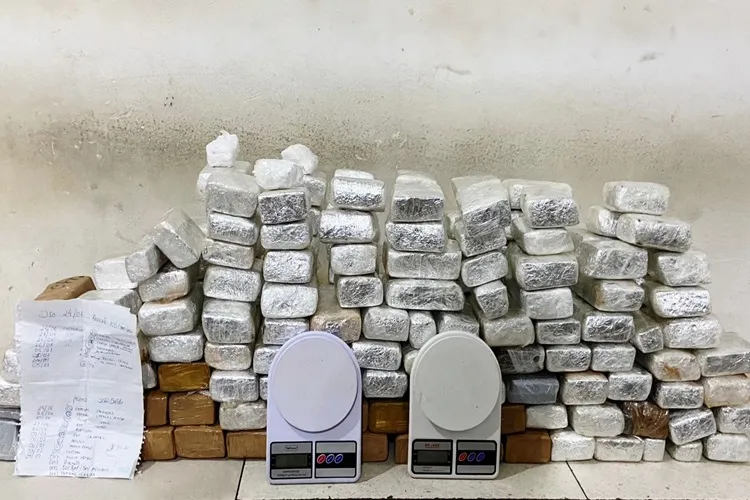 Mulher é presa em ação da Polícia Militar com mais de 77 kg de drogas em Vitória da Conquista