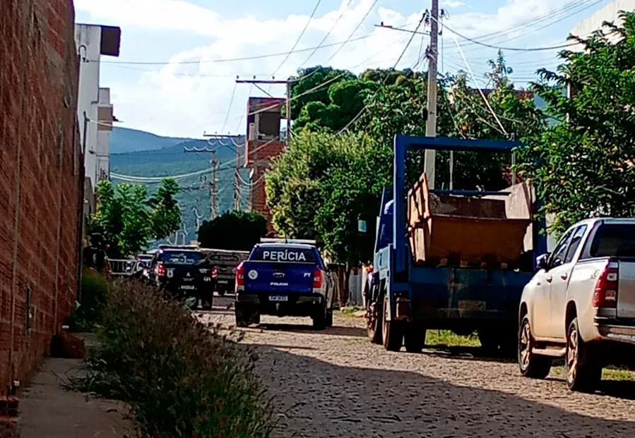 Jovem de 24 anos é morto a tiros em via pública de Brumado