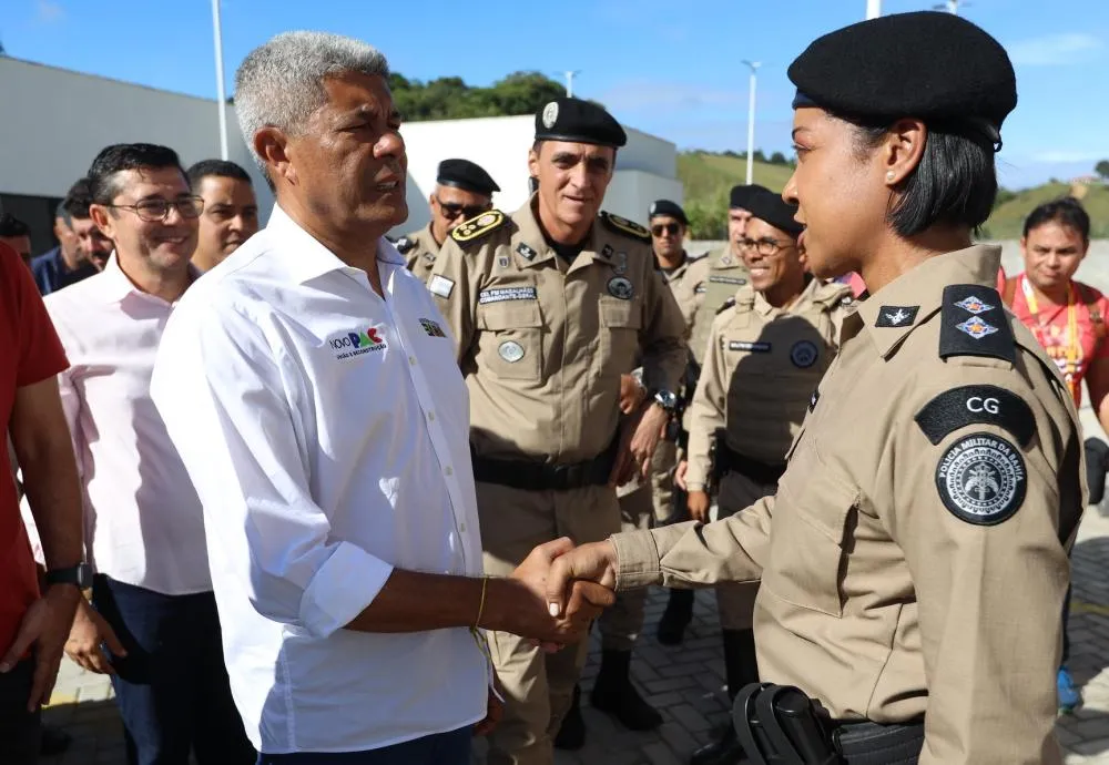 Governador sanciona leis que concedem reajuste para as carreiras da Segurança Pública e da Saúde
