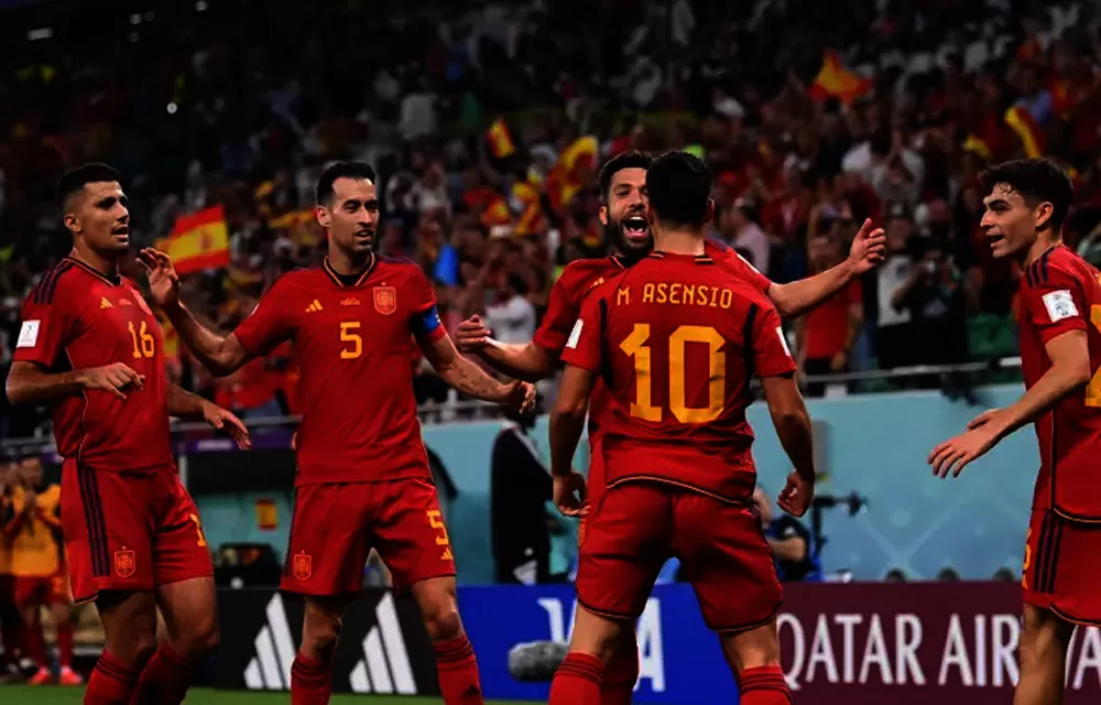 Espanha dá show, goleia Costa Rica e enterra tabu em estreias de Copa