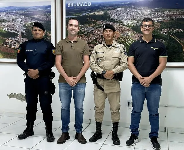 Prefeito Fabrício Abrantes se reúne com comandante do 24º BPM para discutir ações de segurança em Brumado