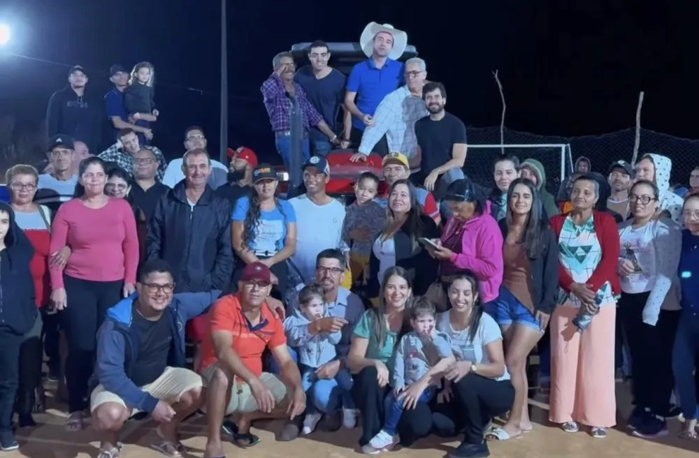 Prefeito Fabrício Abrantes entrega trator e implementos agrícolas na Comunidade de Umbuzeiro