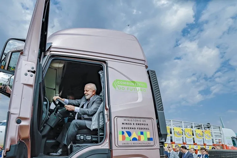 Lula ao sancionar o Combustível do Futuro: ‘Brasil vai fazer a maior revolução energética do planeta’