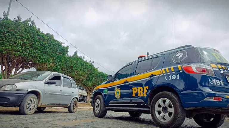 Corsa furtado em São Paulo é recuperado pela PRF em Poções