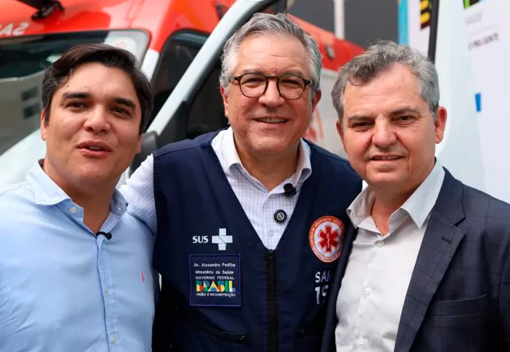 Deputado Vitor Bonfim participa de entrega de ambulâncias do SAMU e destaca benefício para Sebastião Laranjeiras