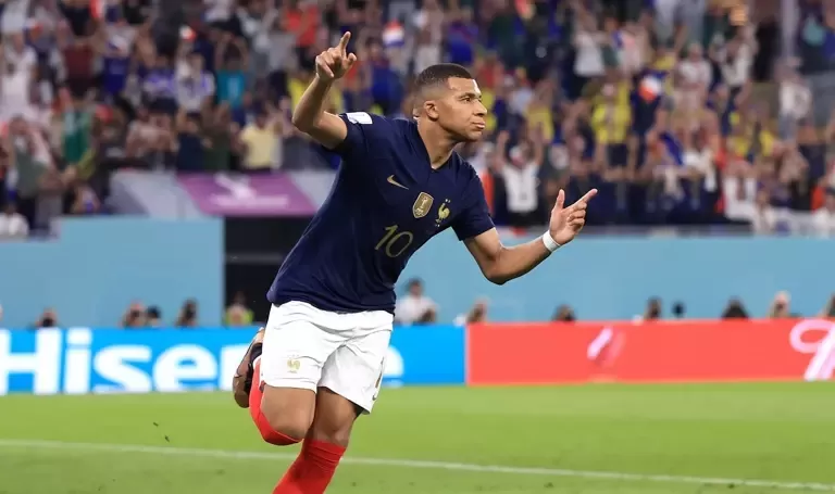 Mbappé brilha e transforma a França na 1ª seleção classificada para as oitavas