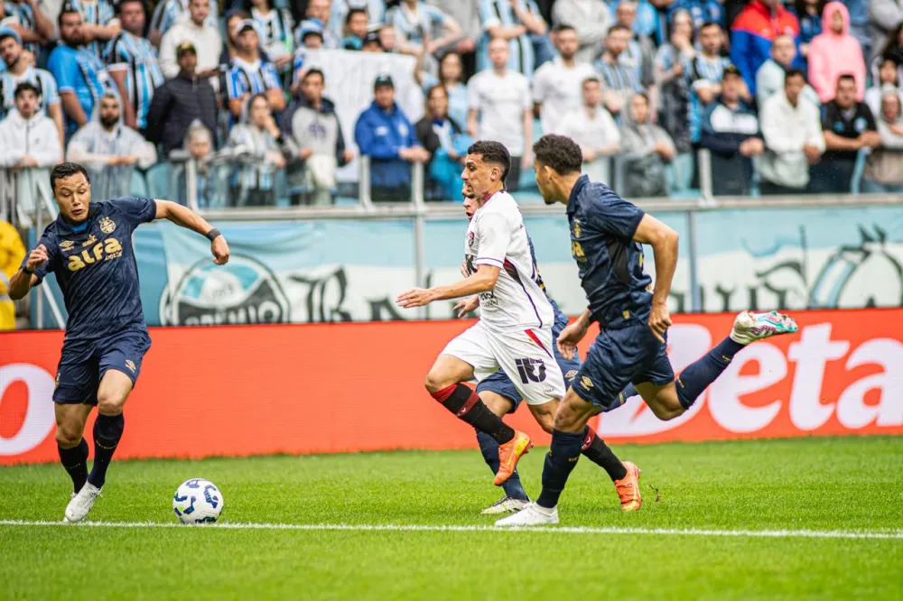 Vitória perde para o Grêmio por 3x1 em Porto Alegre